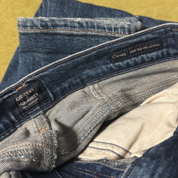 CITIZENS OF HUMANITY Chrissy uber high rise skinny
In Flicker
Size 29
EUC 84 - Picture 12 of 12